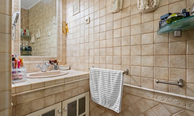 Resale - Apartment / flat -
Torrevieja - Torrevieja - Centre