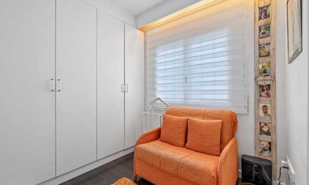 Resale - Apartment / flat -
Torrevieja - Torrevieja - Centre