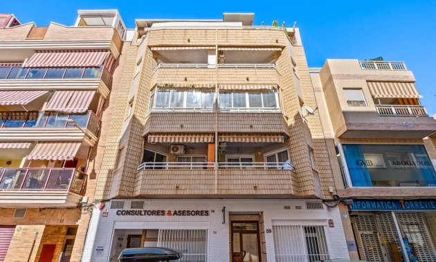 Resale - Apartment / flat -
Torrevieja - Torrevieja - Centre