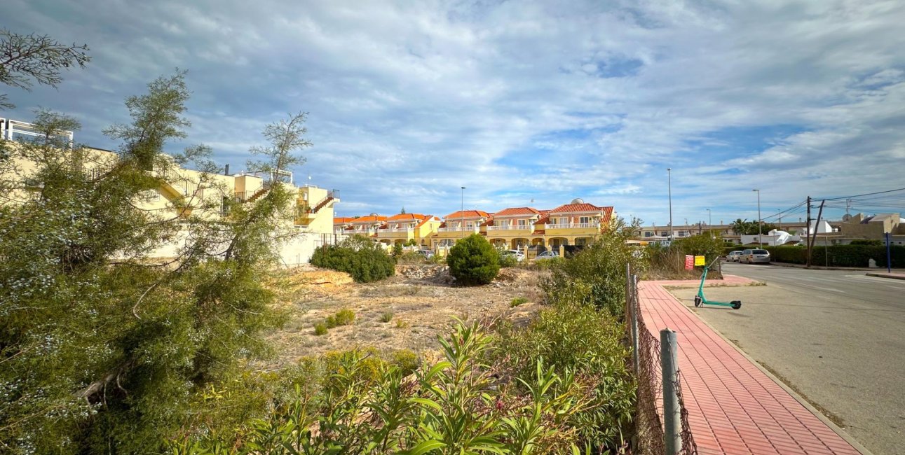 Resale - Plot / Land -
Orihuela Costa - La Florida