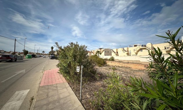 Resale - Plot / Land -
Orihuela Costa - La Florida