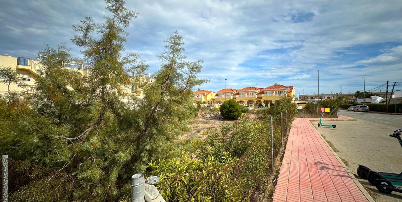 Resale - Plot / Land -
Orihuela Costa - La Florida