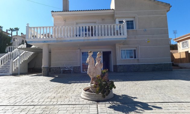 Resale - Villa -
Algorfa - Lomas de La Juliana