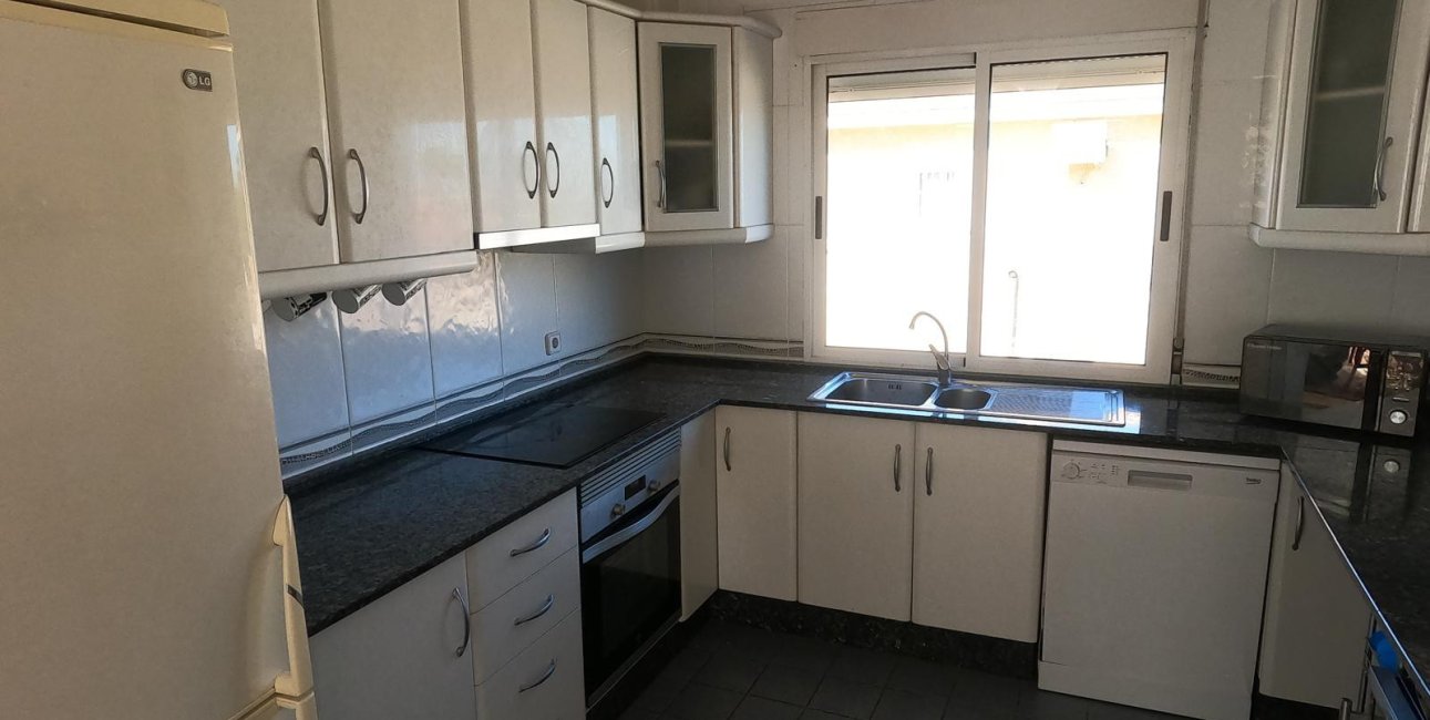 Resale - Villa -
Algorfa - Lomas de La Juliana