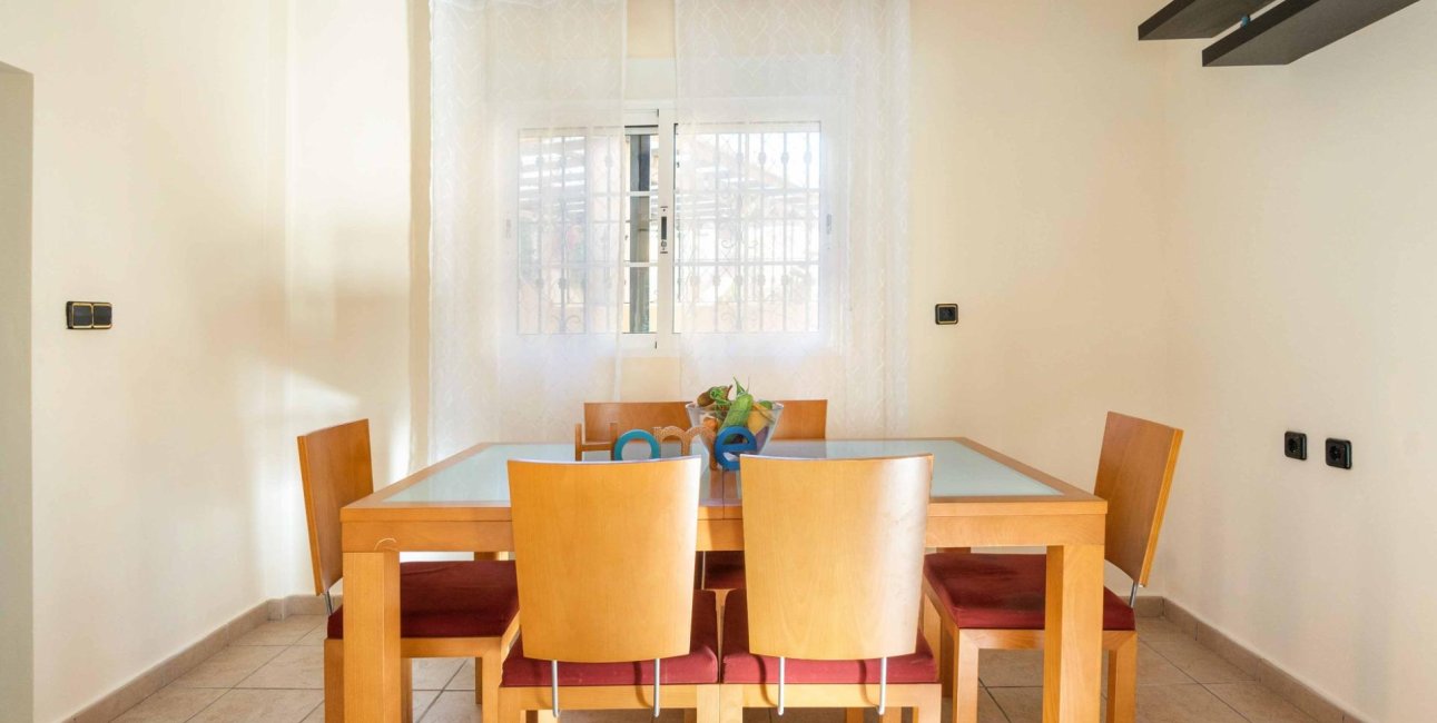 Resale - Villa -
Orihuela Costa - Los Almendros-La Florida