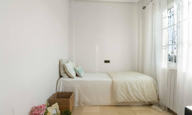 Resale - Villa -
Orihuela Costa - Los Almendros-La Florida