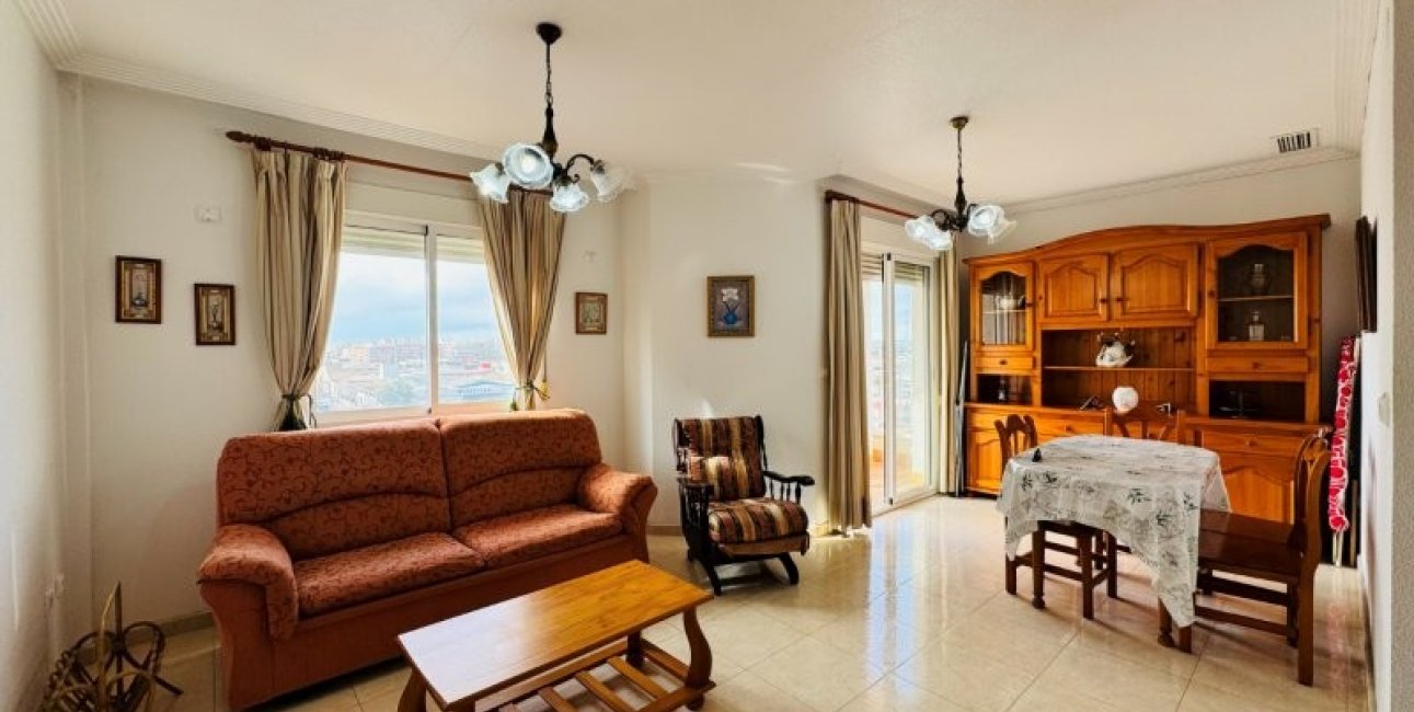 Resale - Apartment / flat -
Torrevieja - Centro