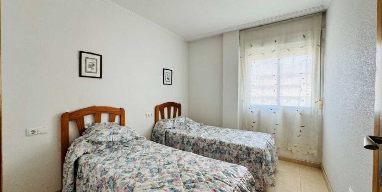 Resale - Apartment / flat -
Torrevieja - Centro