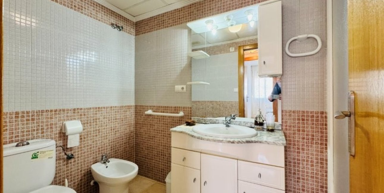 Resale - Apartment / flat -
Torrevieja - Centro