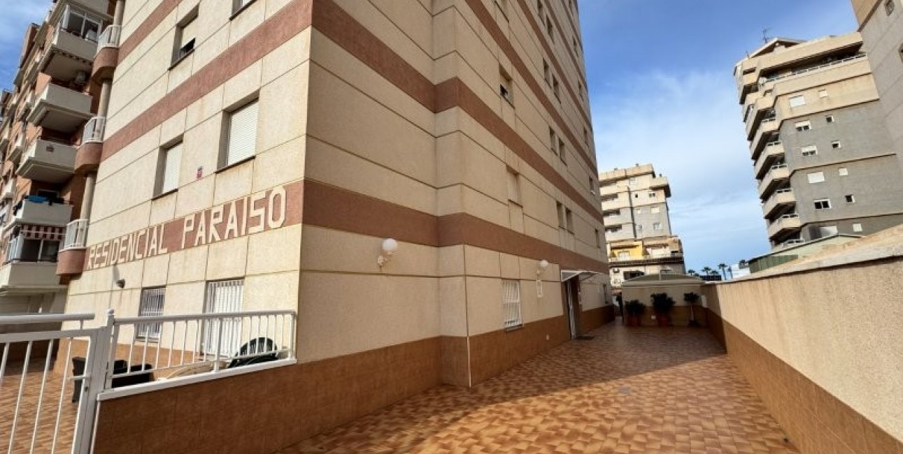 Resale - Apartment / flat -
Torrevieja - Centro