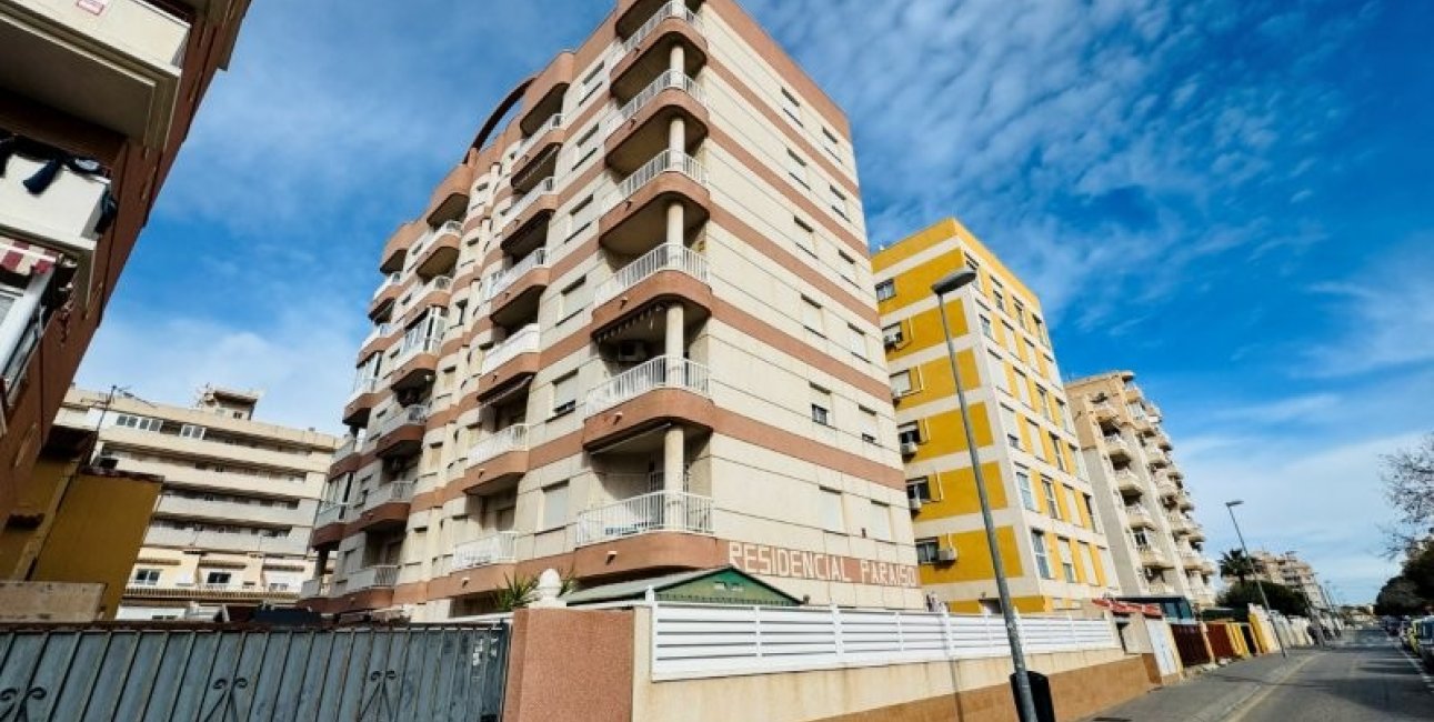 Resale - Apartment / flat -
Torrevieja - Centro