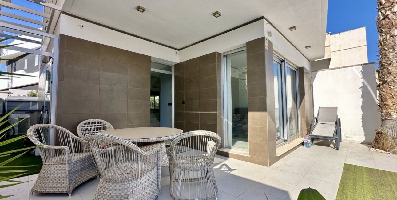 Resale - Villa -
Orihuela Costa - Lomas de Cabo Roig