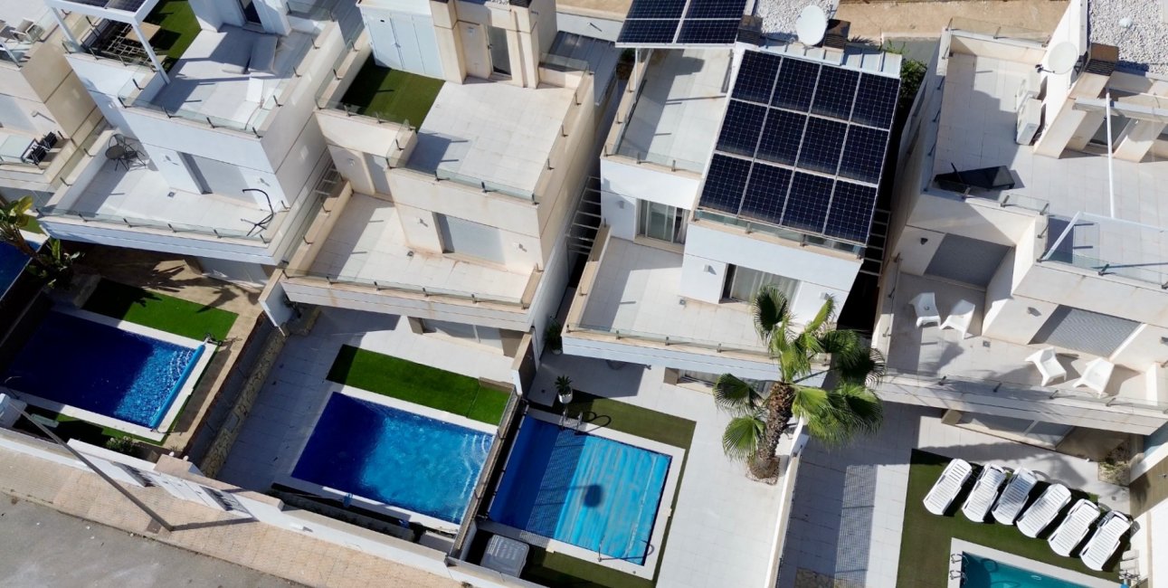 Resale - Villa -
Orihuela Costa - Lomas de Cabo Roig