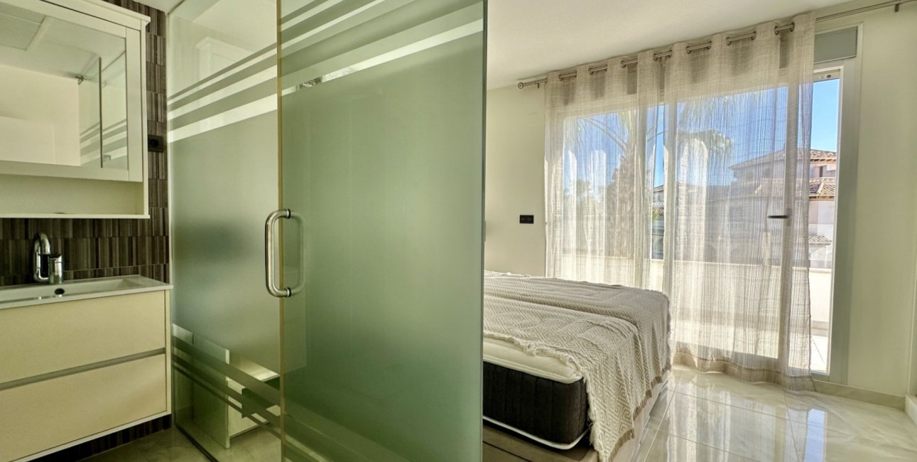 Resale - Villa -
Orihuela Costa - Lomas de Cabo Roig