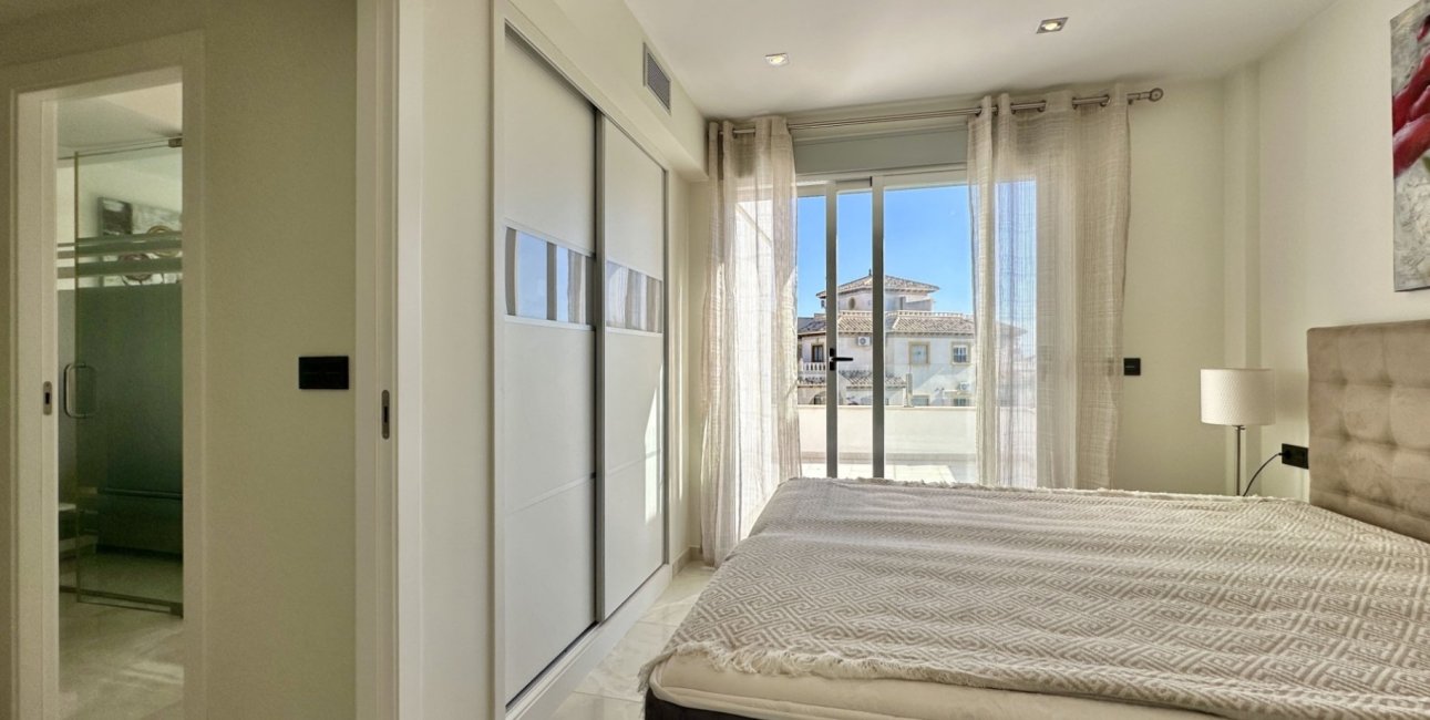 Resale - Villa -
Orihuela Costa - Lomas de Cabo Roig