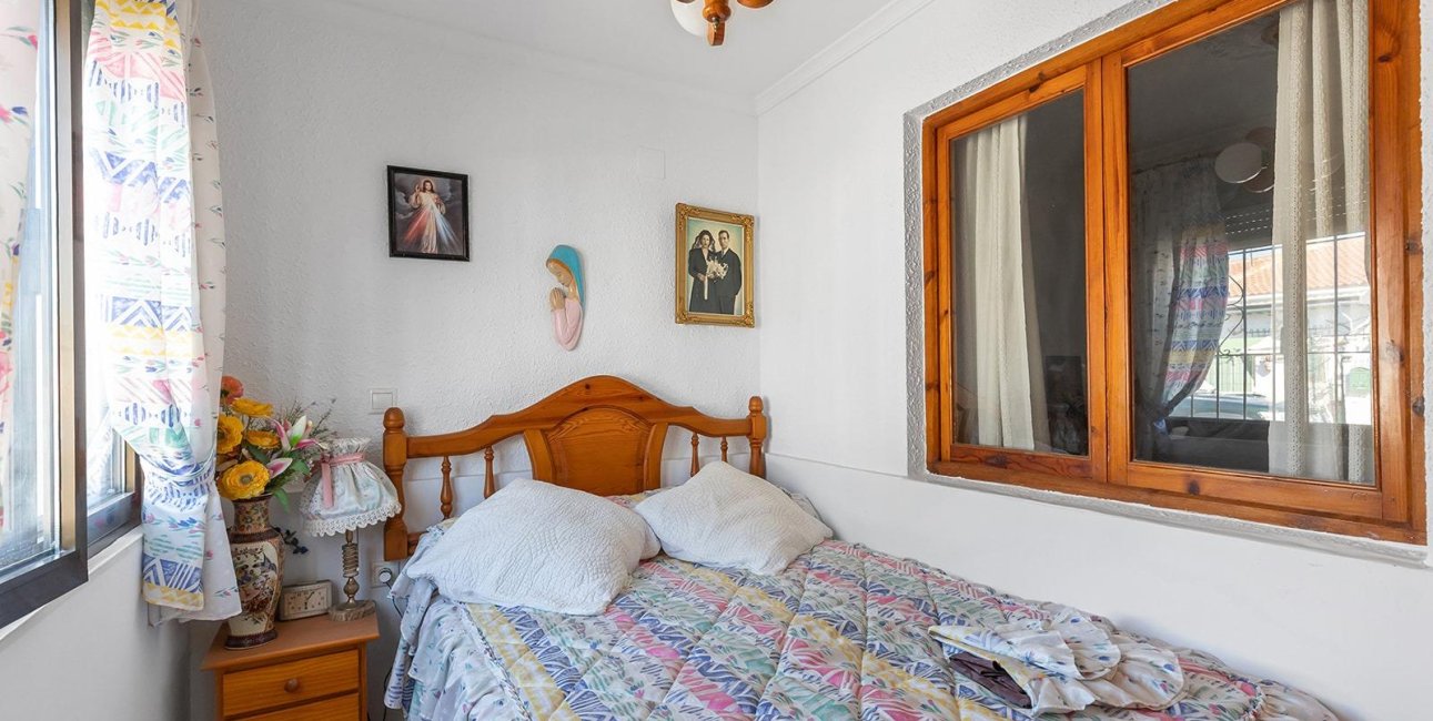 Resale - Bungalow -
Torrevieja - Torretas  - La Siesta - El Limonar