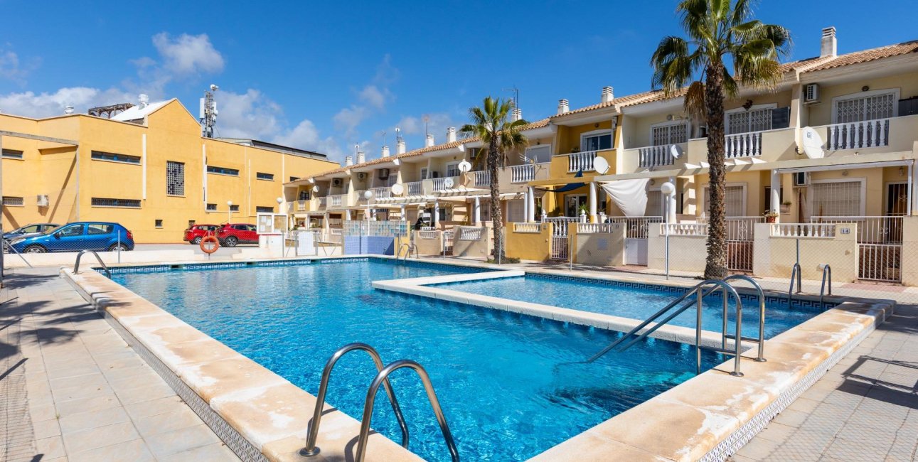 Resale - Bungalow -
Guardamar del Segura - Urbanizaciones