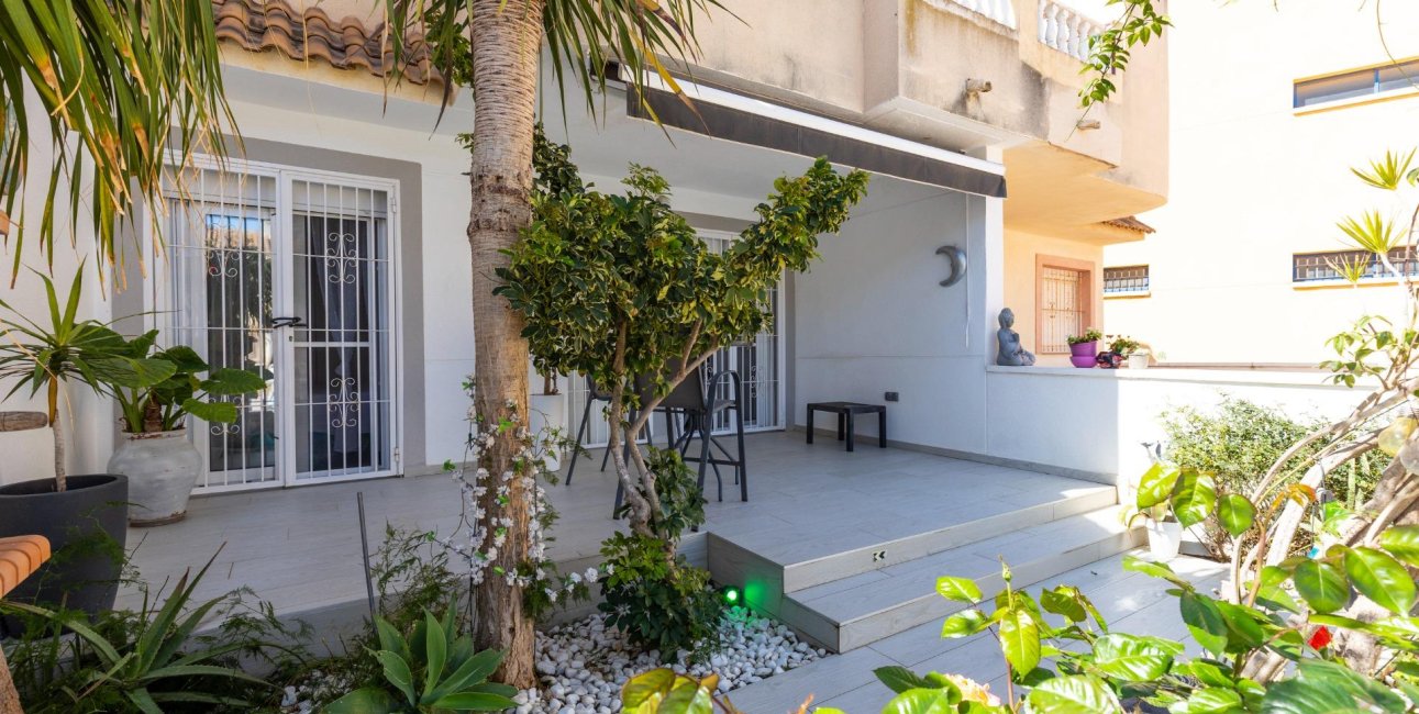 Resale - Bungalow -
Guardamar del Segura - Urbanizaciones