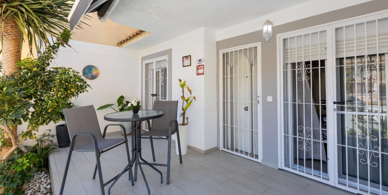 Resale - Bungalow -
Guardamar del Segura - Urbanizaciones