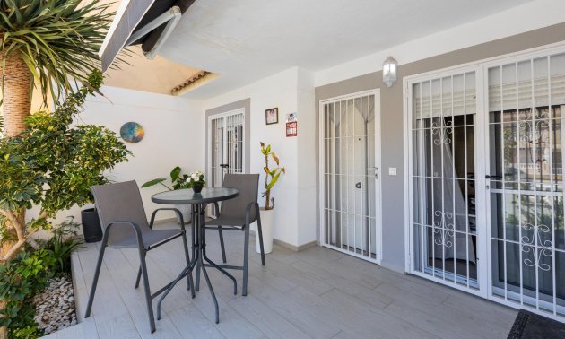 Resale - Bungalow -
Guardamar del Segura - Urbanizaciones