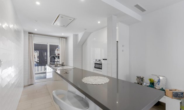 Resale - Bungalow -
Guardamar del Segura - Urbanizaciones