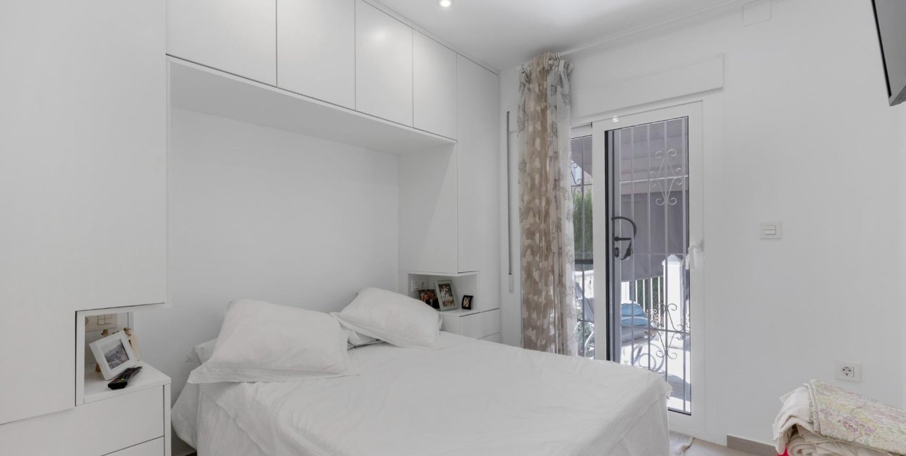 Resale - Bungalow -
Guardamar del Segura - Urbanizaciones