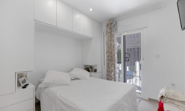 Resale - Bungalow -
Guardamar del Segura - Urbanizaciones