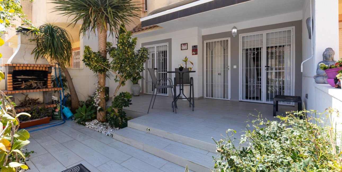 Resale - Bungalow -
Guardamar del Segura - Urbanizaciones