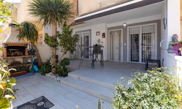 Resale - Bungalow -
Guardamar del Segura - Urbanizaciones