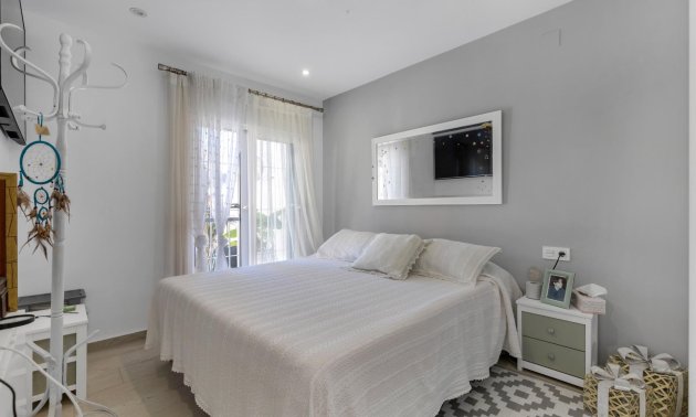 Resale - Bungalow -
Guardamar del Segura - Urbanizaciones