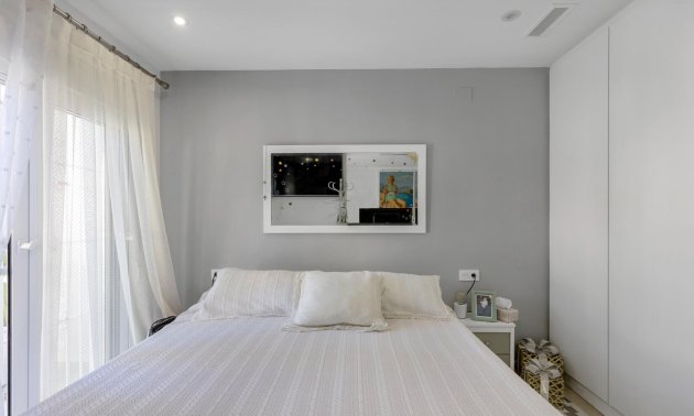 Resale - Bungalow -
Guardamar del Segura - Urbanizaciones