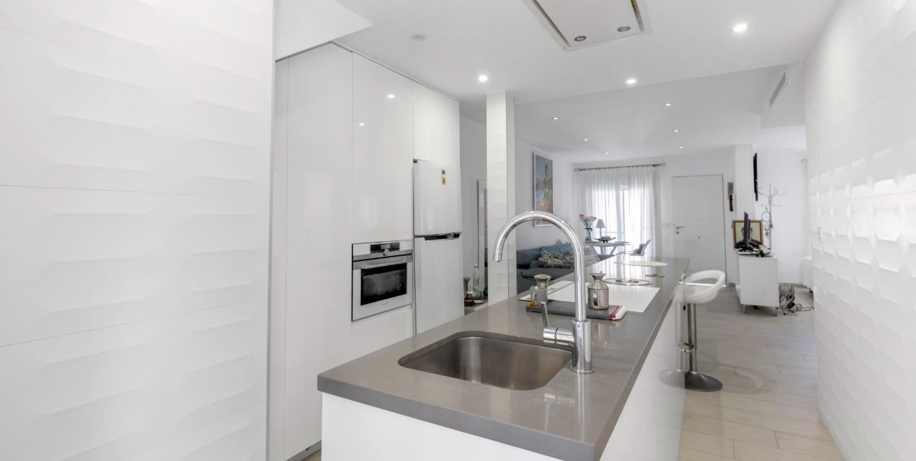 Resale - Bungalow -
Guardamar del Segura - Urbanizaciones