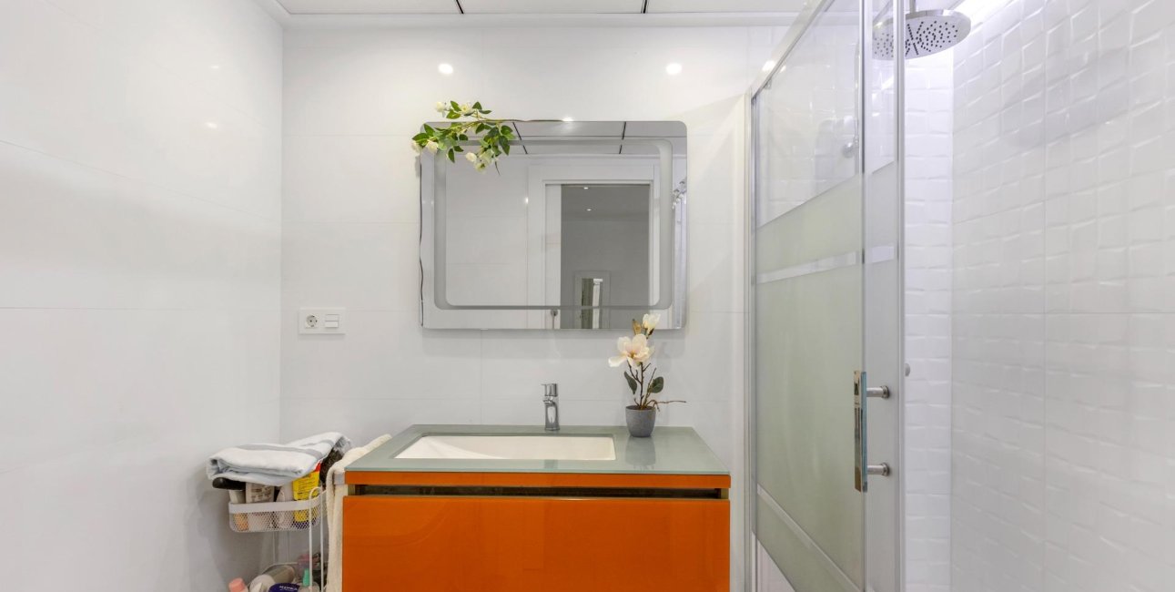 Resale - Bungalow -
Guardamar del Segura - Urbanizaciones