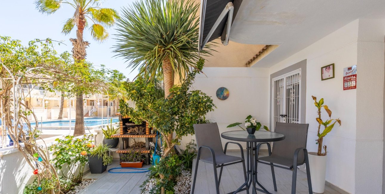 Resale - Bungalow -
Guardamar del Segura - Urbanizaciones