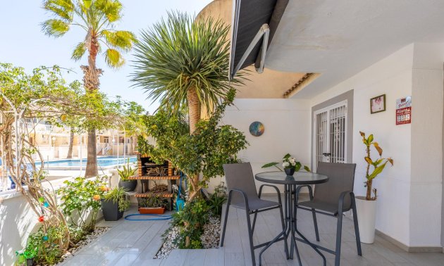 Resale - Bungalow -
Guardamar del Segura - Urbanizaciones