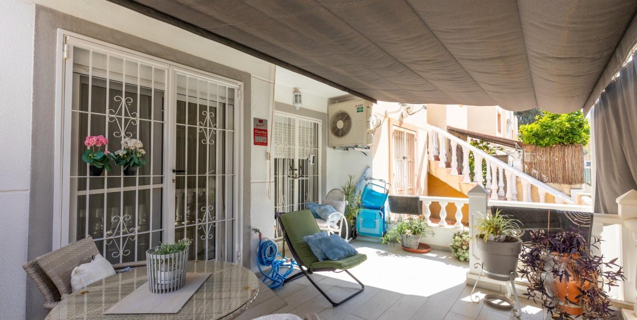 Resale - Bungalow -
Guardamar del Segura - Urbanizaciones