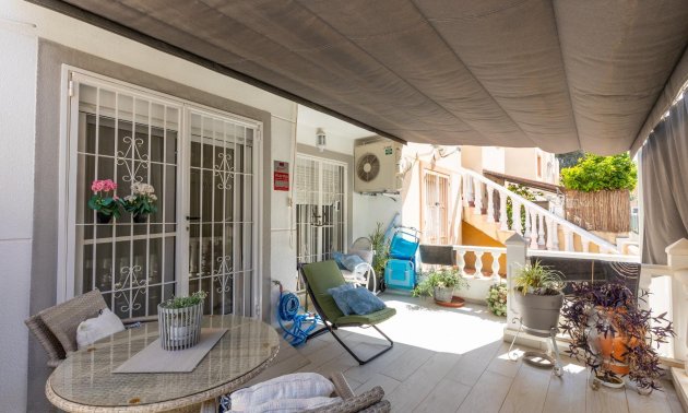 Resale - Bungalow -
Guardamar del Segura - Urbanizaciones