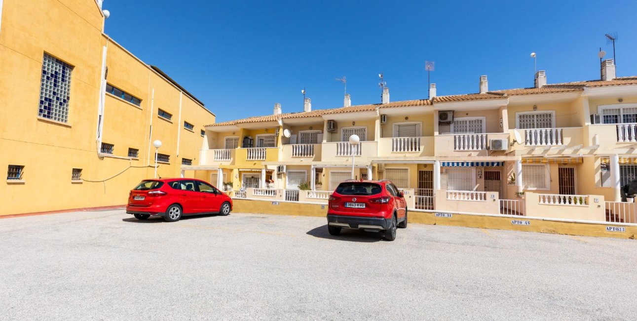 Resale - Bungalow -
Guardamar del Segura - Urbanizaciones