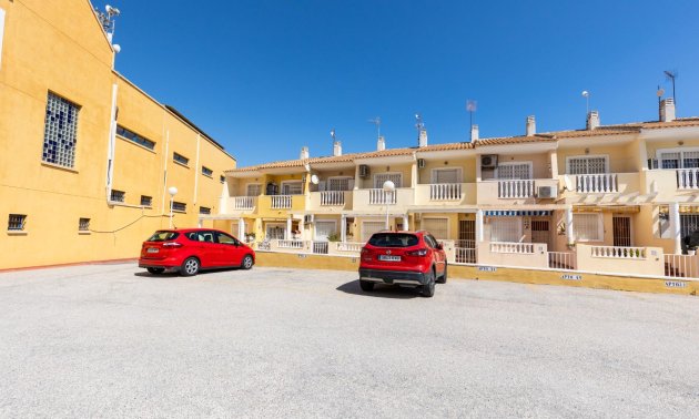 Resale - Bungalow -
Guardamar del Segura - Urbanizaciones