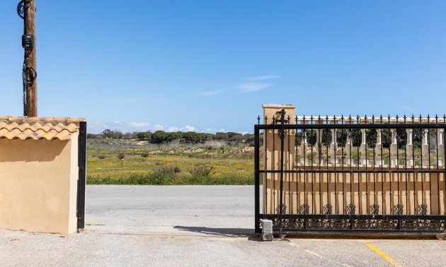 Resale - Bungalow -
Guardamar del Segura - Urbanizaciones