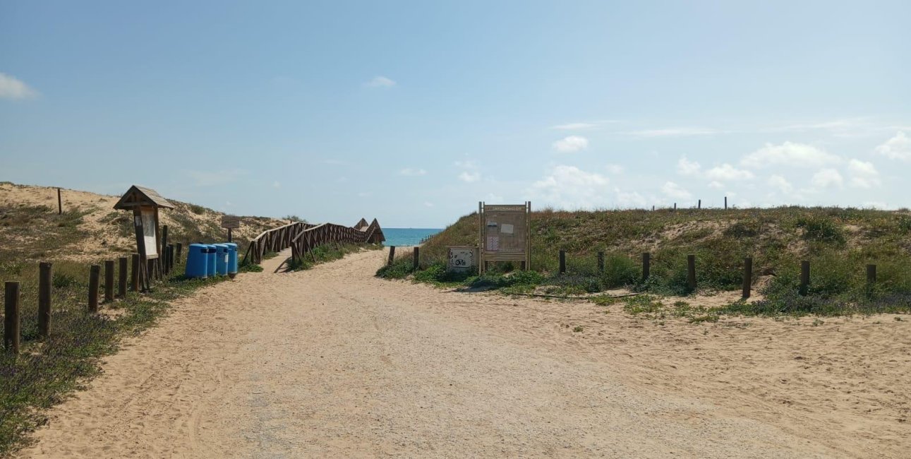 Resale - Bungalow -
Guardamar del Segura - Urbanizaciones