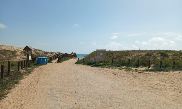 Resale - Bungalow -
Guardamar del Segura - Urbanizaciones