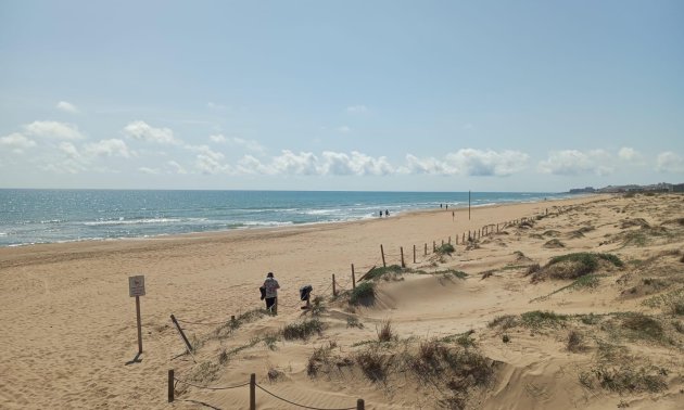 Resale - Bungalow -
Guardamar del Segura - Urbanizaciones