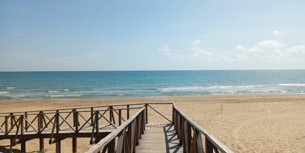 Resale - Bungalow -
Guardamar del Segura - Urbanizaciones