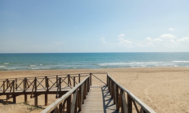 Resale - Bungalow -
Guardamar del Segura - Urbanizaciones