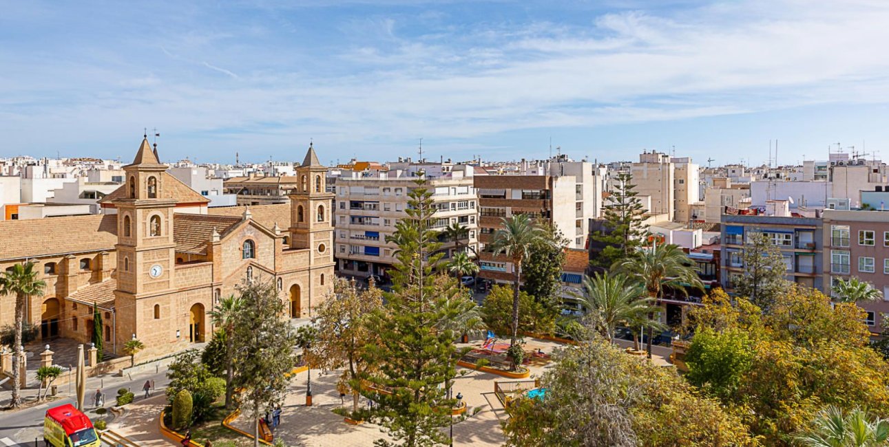 Resale - Apartment / flat -
Torrevieja - Centro
