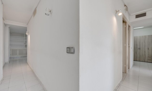 Resale - Apartment / flat -
Torrevieja - Centro