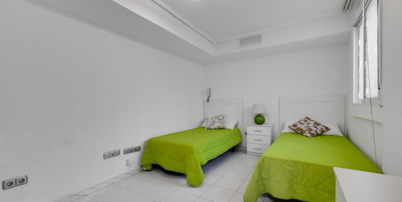 Resale - Apartment / flat -
Torrevieja - Centro