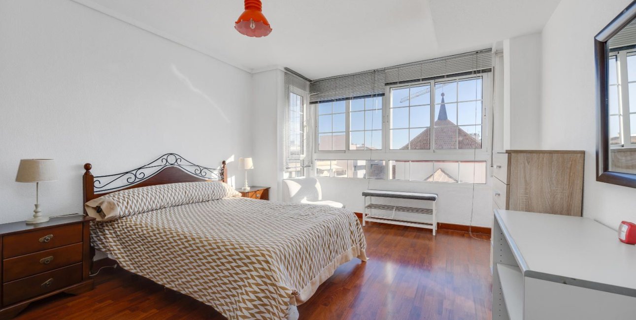 Resale - Apartment / flat -
Torrevieja - Centro