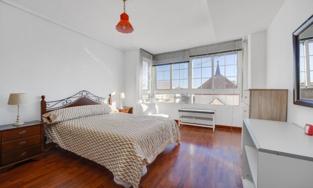 Resale - Apartment / flat -
Torrevieja - Centro